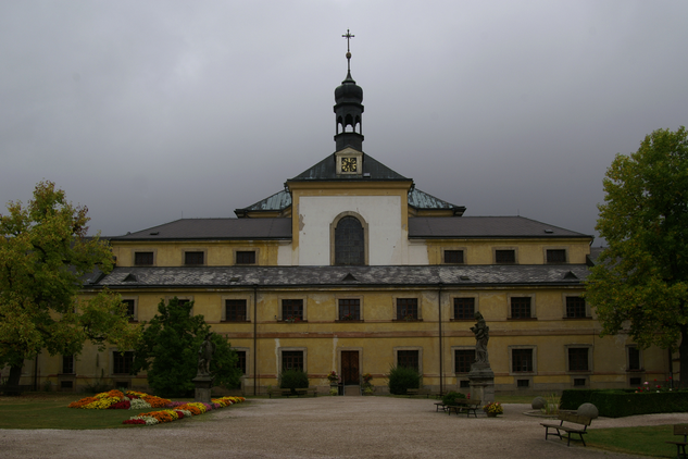 Jižní průčelí hospitálu v nádvoří